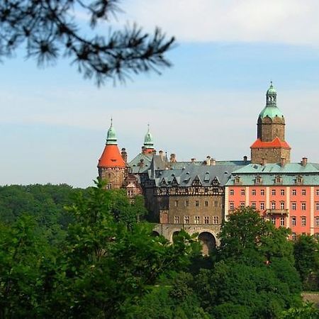 Przy Oslej Bramie Hotel Валбжих Екстериор снимка