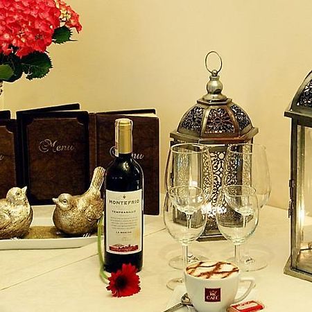 Przy Oslej Bramie Hotel Валбжих Екстериор снимка