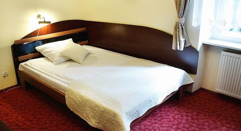 Przy Oslej Bramie Hotel Валбжих Екстериор снимка