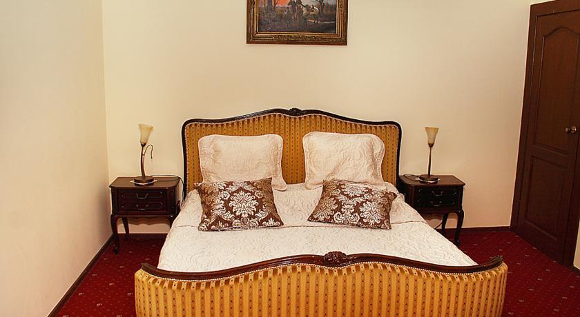 Przy Oslej Bramie Hotel Валбжих Екстериор снимка