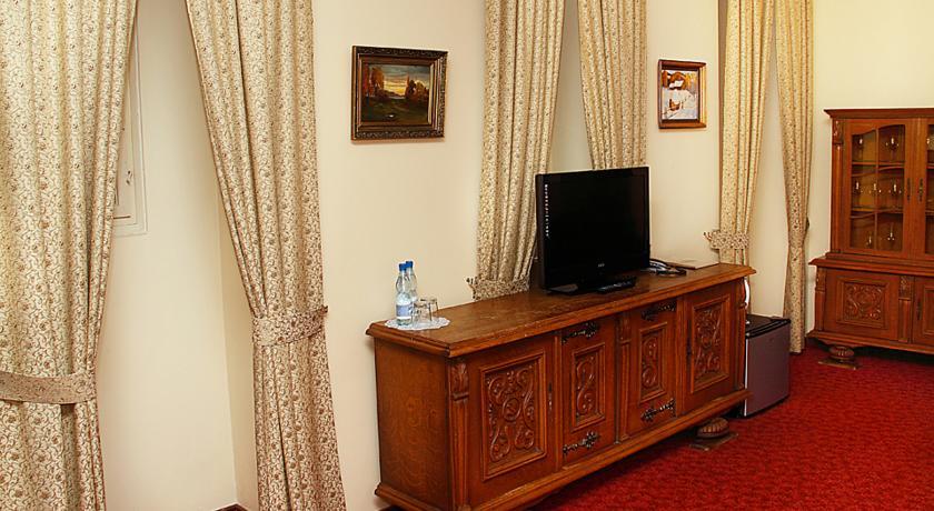 Przy Oslej Bramie Hotel Валбжих Екстериор снимка