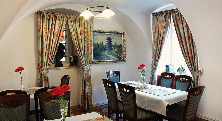 Przy Oslej Bramie Hotel Валбжих Екстериор снимка